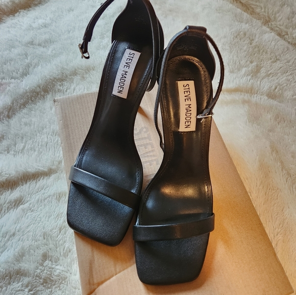 Steve Madden square toed heels - Picture 3 of 11